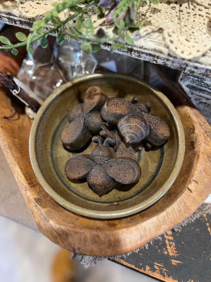 Blackened Beeswax Bee with Cinnamon
