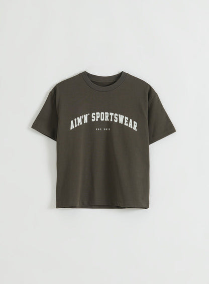 Dark Ivy Varsity Boxy T-shirt with short sleeves, ribbed crew neckline and front sportswear graphic