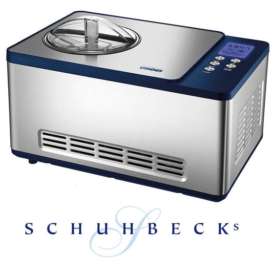 Über dem Wort Schuhbecks in eleganter blauer Schrift ist eine silber-blaue Unold Eismaschine Schuhbeck Exklusiv 1,5 L B-Ware mit transparentem Deckel und digitalem Panel zu sehen.