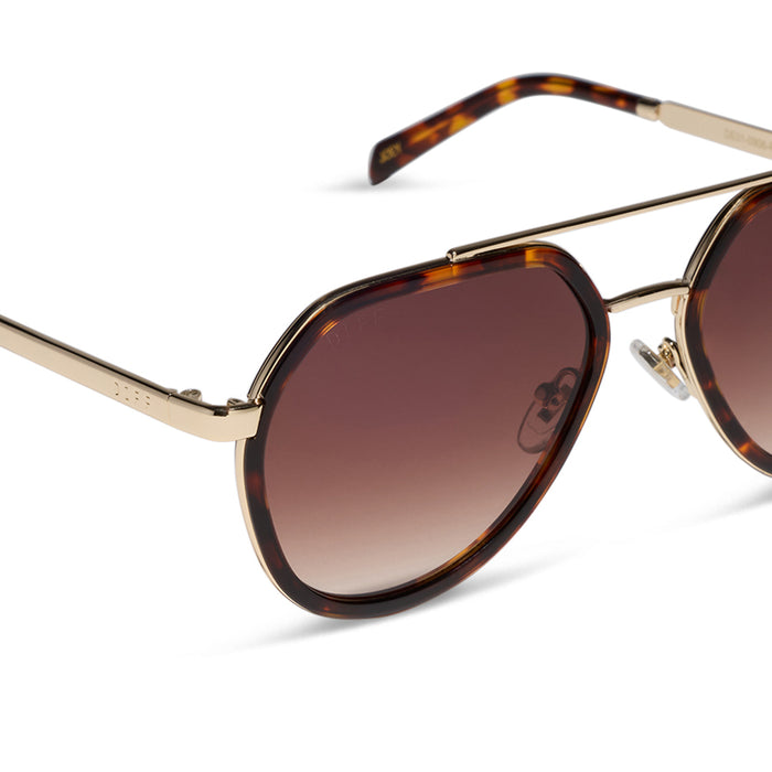 diff eyewear joey round sunglasses with a rich tortoise and gold frame with brown gradient lenses detailed view