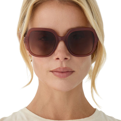 on model - blonde female wearing diff eywear marlo square oversized sunglasses with a terracotta acetate frame and brown gradient lenses front view