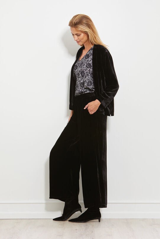 Masai Black Betsy Top Lifestyle 2 | Dotique
