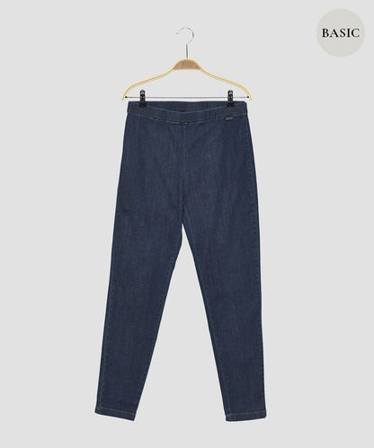 Masai Dark Denim Pandy Cropped Jean Front | Dotique