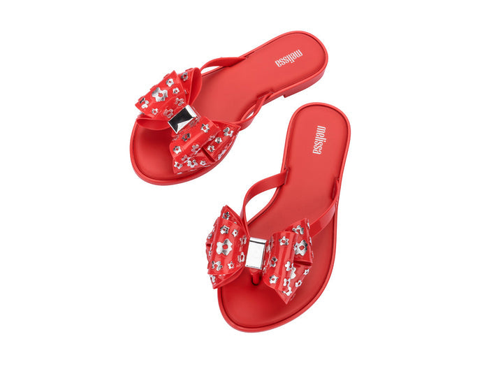 Melissa Slim III Women Red Flat Flip Flops with Oversized Bow – Stylish and comfortable red flip-flops featuring a chic oversized bow for a trendy and feminine look.