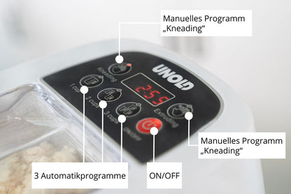 Nahaufnahme des Bedienfelds der Nudelmaschine Nora von Unold mit Tasten für 3 Automatikprogramme, EIN/AUS und manuelles Knetenprogramm sowie einer LED-Anzeige mit 2:55.