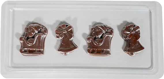 Das Unold Schokoladenform-Set Weihnachten beinhaltet eine Kunststoffform mit vier Schokoladenformen – sitzende und stehende Kinder – die in einer Reihe angeordnet sind.