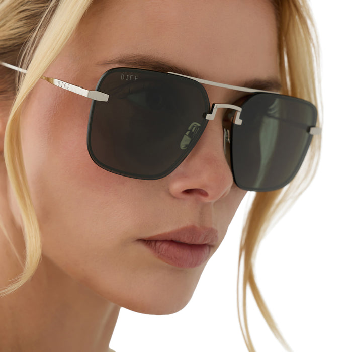 on model - blonde female wearing diff eyewear teddy oversized navigator sunglasses with a silver metal frame and g15 lenses detailed view