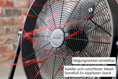 Nahaufnahme des Unold Windmaschine Black Steel Standventilators mit roten Luftstromlinien, verstellbarer Neigung und einem stabilen, rutschfesten Metallsockel. Vor dem Hintergrund einer Backsteinmauer.